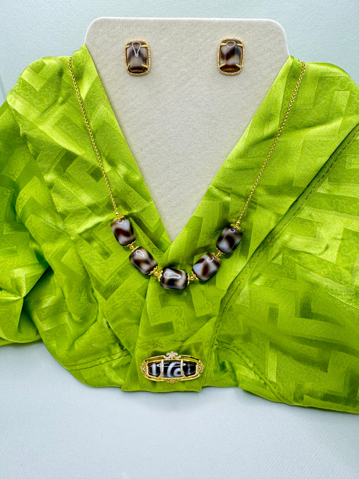 Tiger tooth dzi bead jwelery set