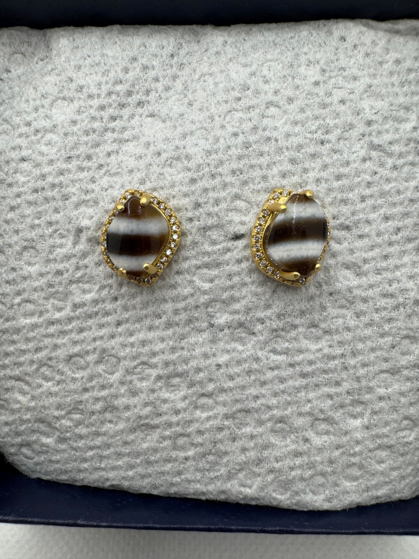 Dzi bead earring
