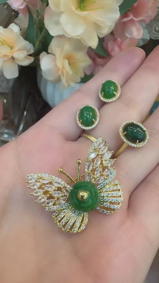 Jade set with brooch
